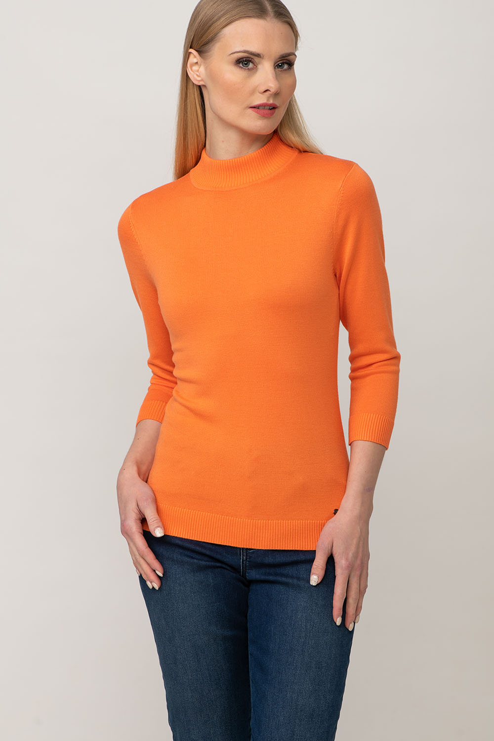 High_neck_sweater_cindy_orange