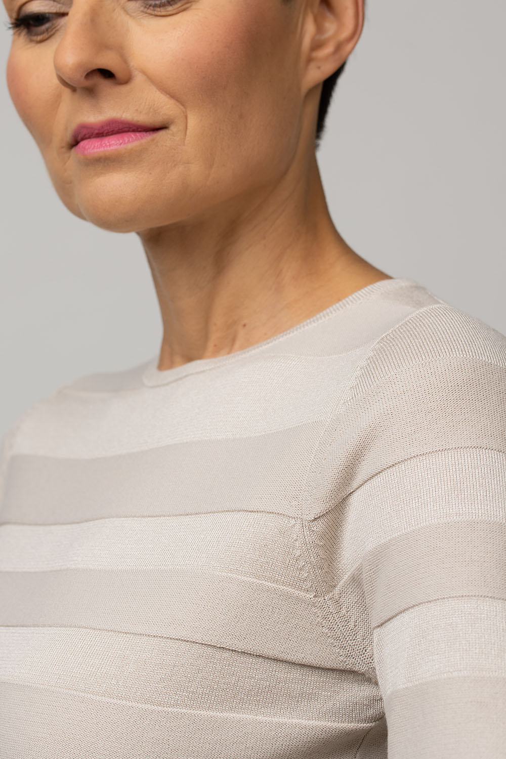 Struktuuritriipudega džemper Iris